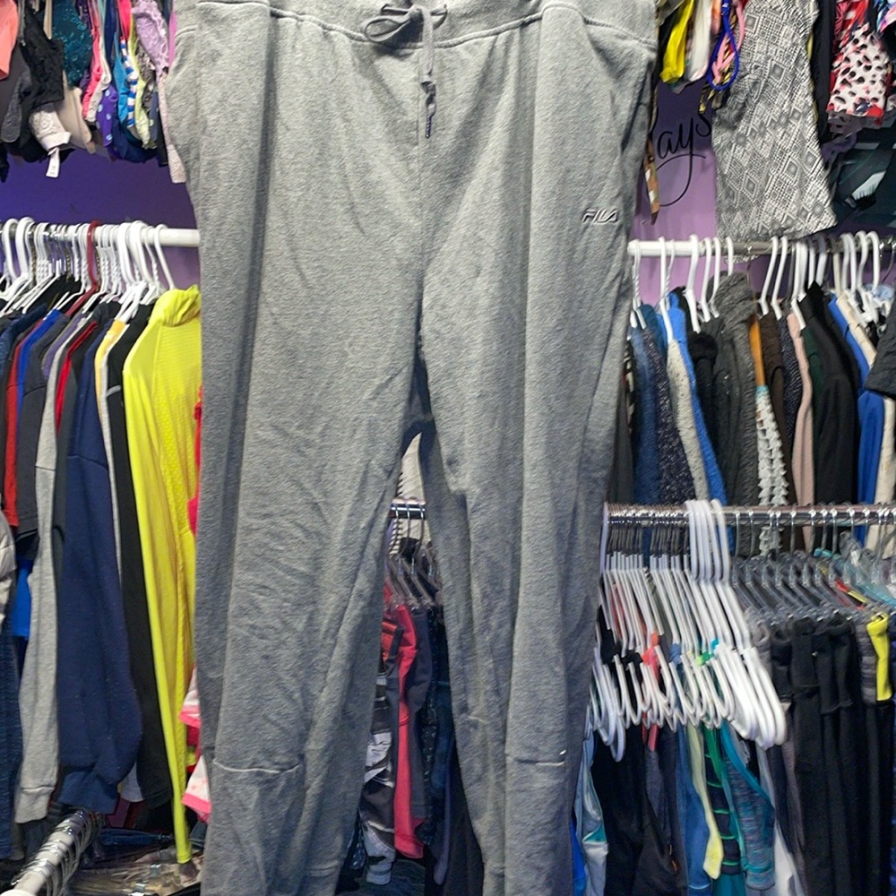 Grey FILA Joggers with pockets size xXL unisex boyfriend type bottoms fitted